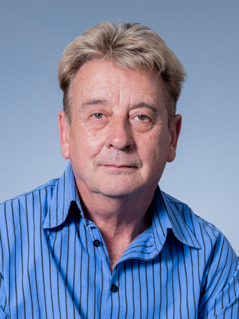 Mr R van Niekerk 